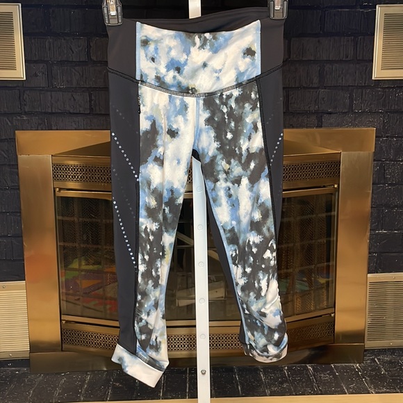 Lululemon Stop At Nothing Full On Luxtreme Crop Sz 2 Mini Blooming Aquamarine - Picture 4 of 7